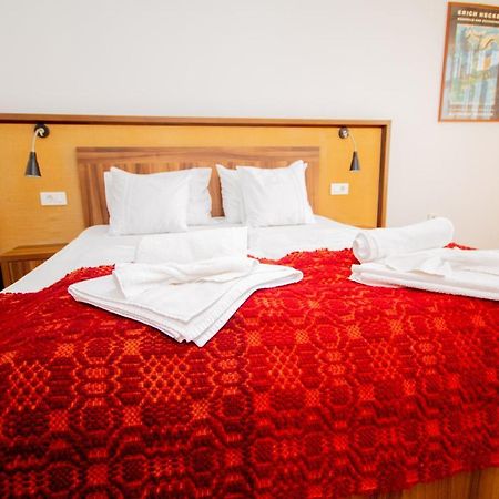Mai Danube Hotel Ieşelniţa Exterior foto