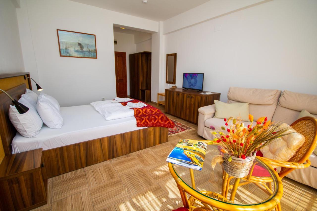 Mai Danube Hotel Ieşelniţa Exterior foto