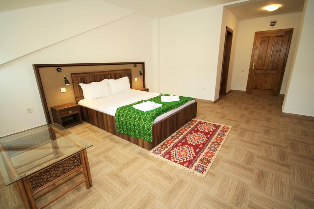 Mai Danube Hotel Ieşelniţa Exterior foto