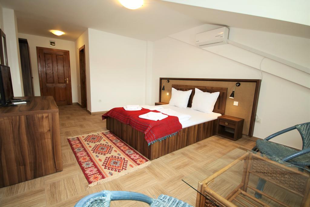 Mai Danube Hotel Ieşelniţa Exterior foto