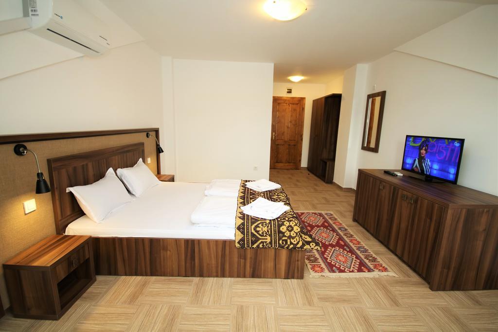 Mai Danube Hotel Ieşelniţa Exterior foto