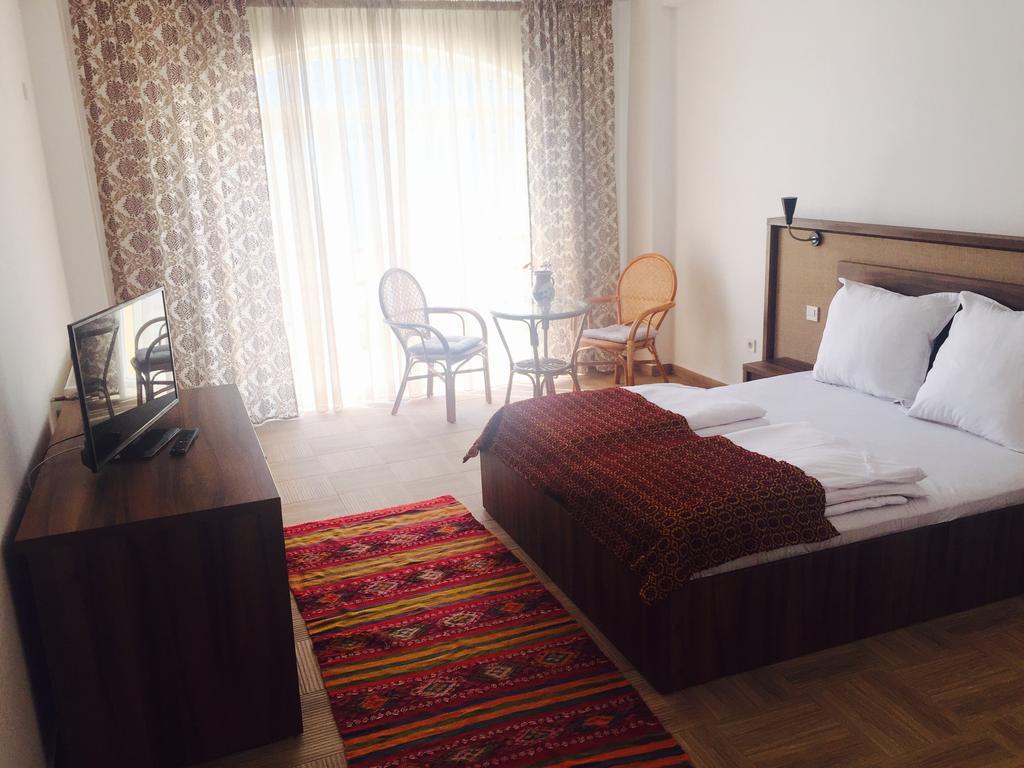 Mai Danube Hotel Ieşelniţa Exterior foto