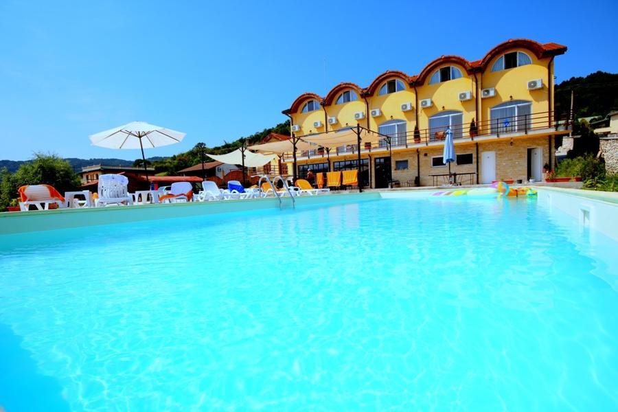Mai Danube Hotel Ieşelniţa Exterior foto