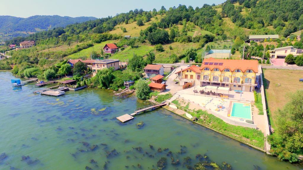 Mai Danube Hotel Ieşelniţa Exterior foto