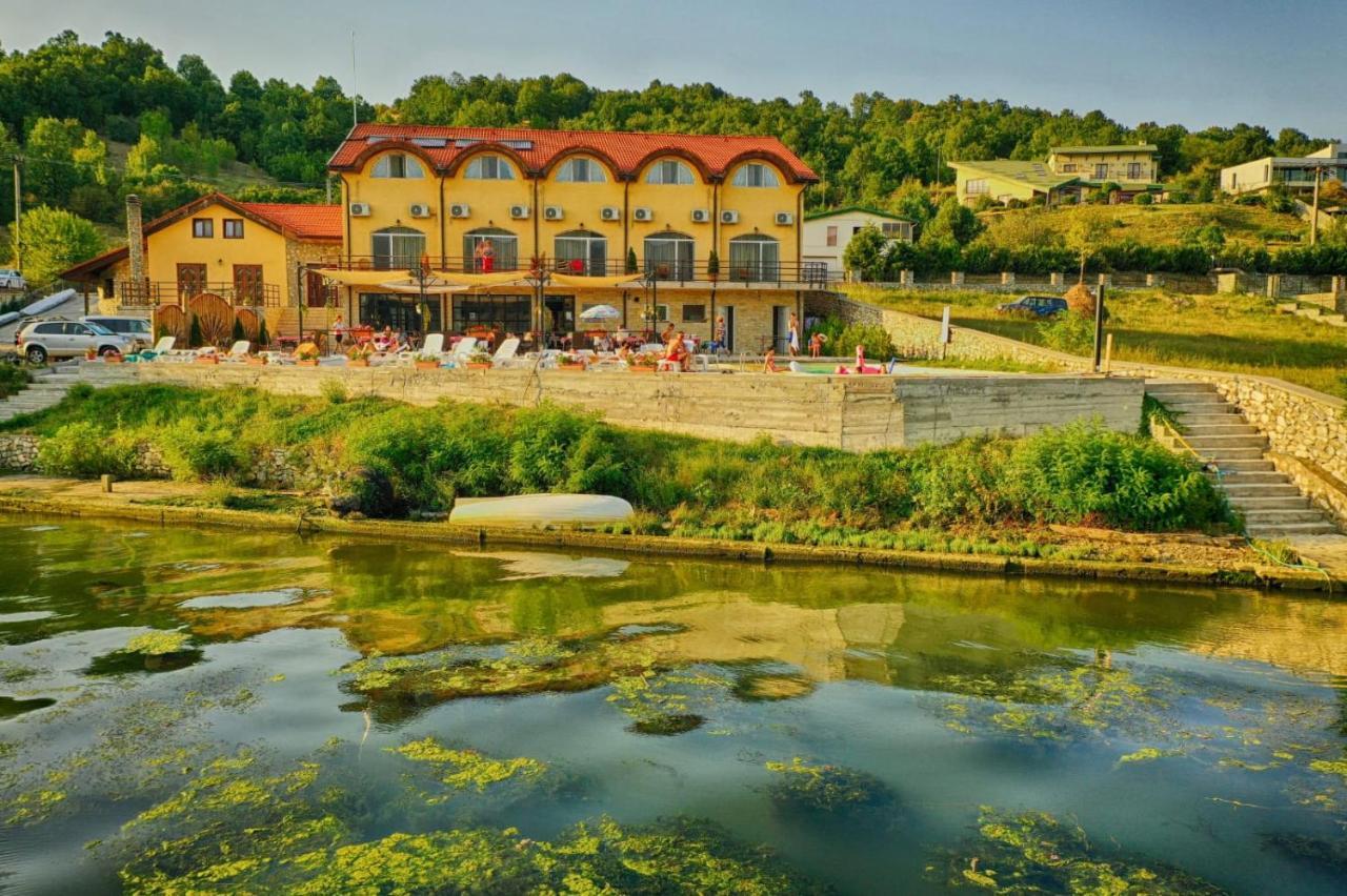 Mai Danube Hotel Ieşelniţa Exterior foto